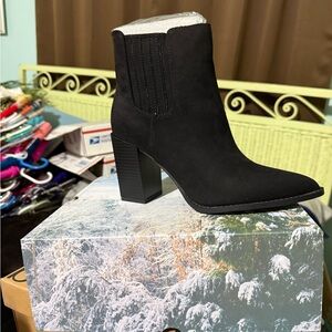Elegant Black Ankle Boots